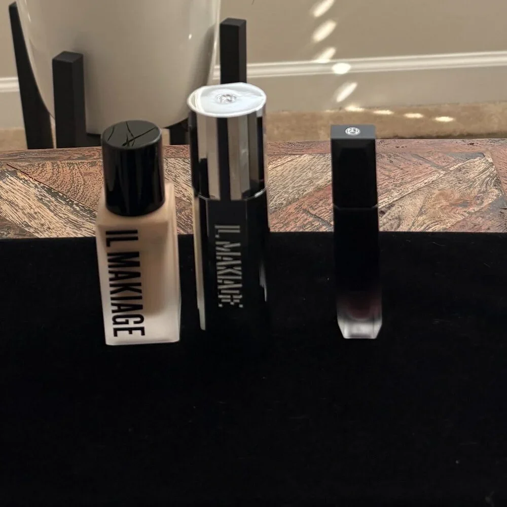IL Makiage The Flawless Essentials Package, with A Free Tote